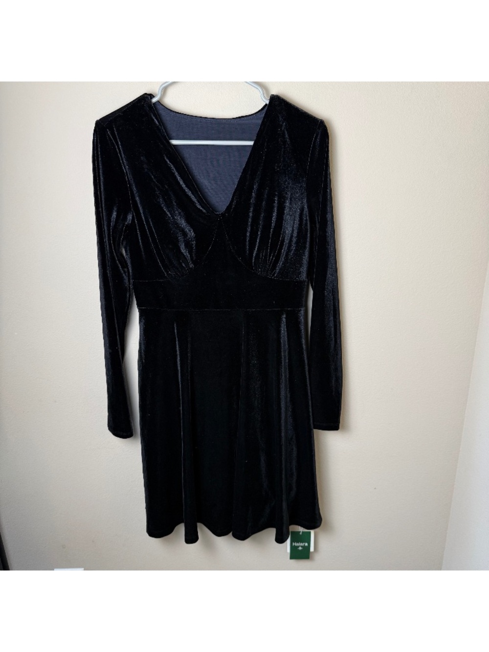 NWT Halara Velour V-Neck Dress Womens Medium Black Fit and Flare Padded Cups NEW